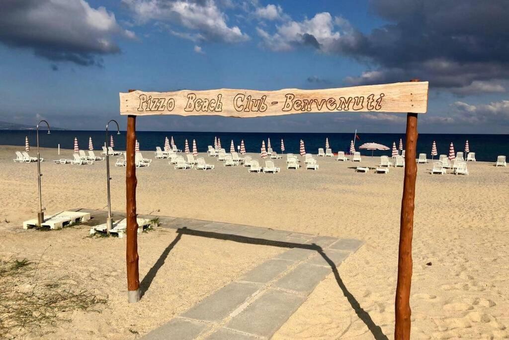 Pizzo Beach Club. One Bedroom Apt 13G 외부 사진