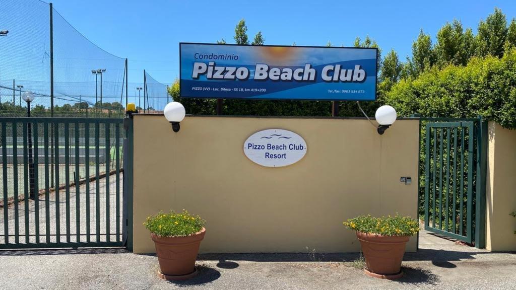 Pizzo Beach Club. One Bedroom Apt 13G 외부 사진