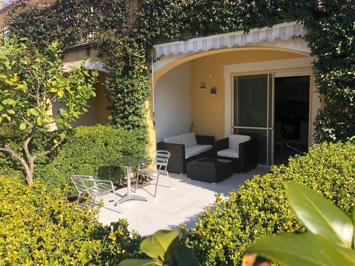 Pizzo Beach Club. One Bedroom Apt 13G 외부 사진